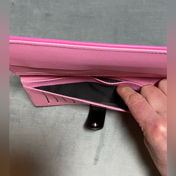 NWT Barbie X Miniso women’s pink limited edition embossed long wallet snap close - Picture 12 of 15